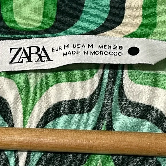 Zara | green pattered button up - Picture 2 of 4